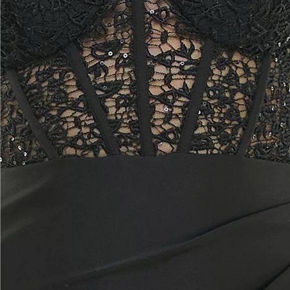 Black Slit Maxi Gown with Sweetheart Neckline for Cocktail - Picture 7 of 8